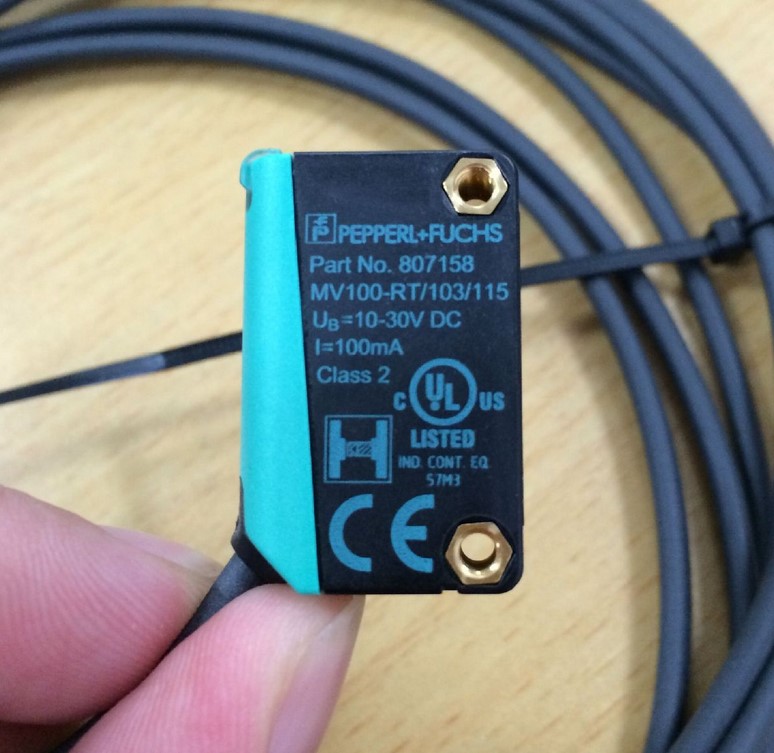 電容器介電介質(zhì)位置發(fā)生變化，導(dǎo)致電容器的容量變化