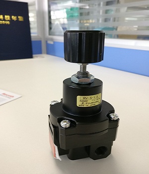 自力可調式減壓閥構造參數，來控制閥門的開度