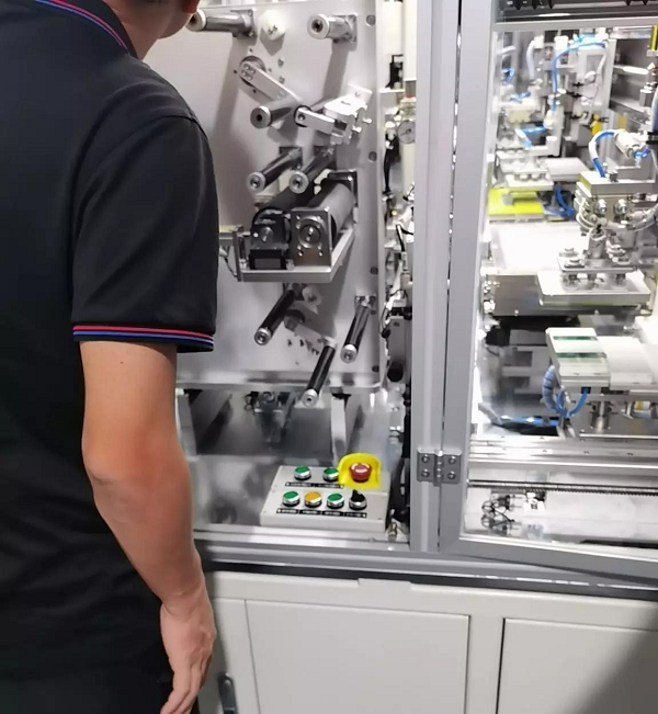 用于制片機和疊片機的伺服控制，提升電氣工程中IO精度的解決方案